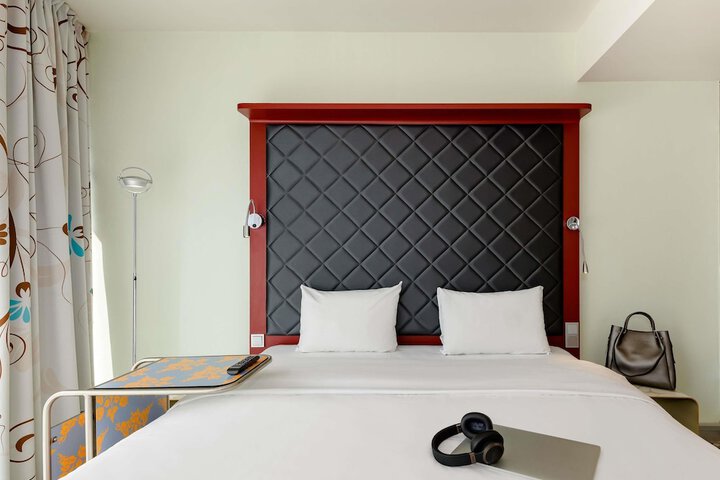 Room 33 of 67