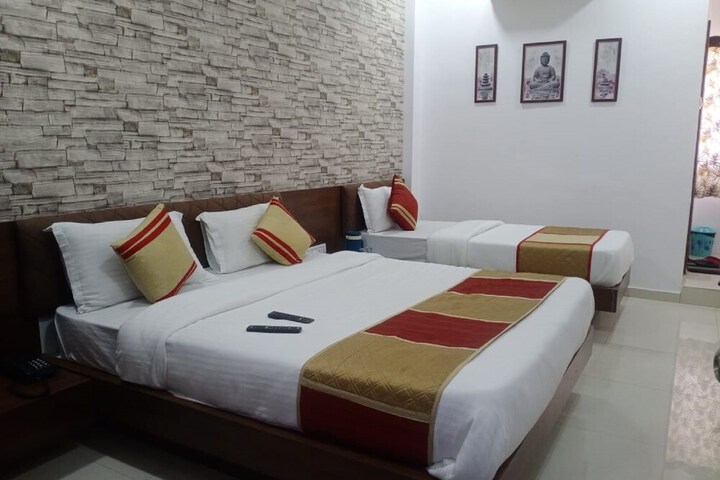 Room 10 of 18