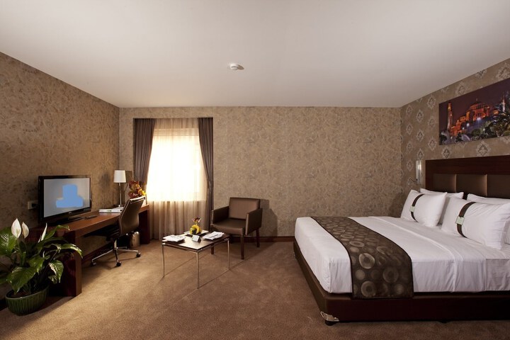 Room 2 of 17