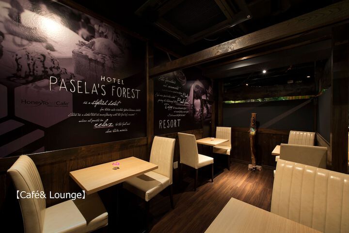 Lounge 30 of 34