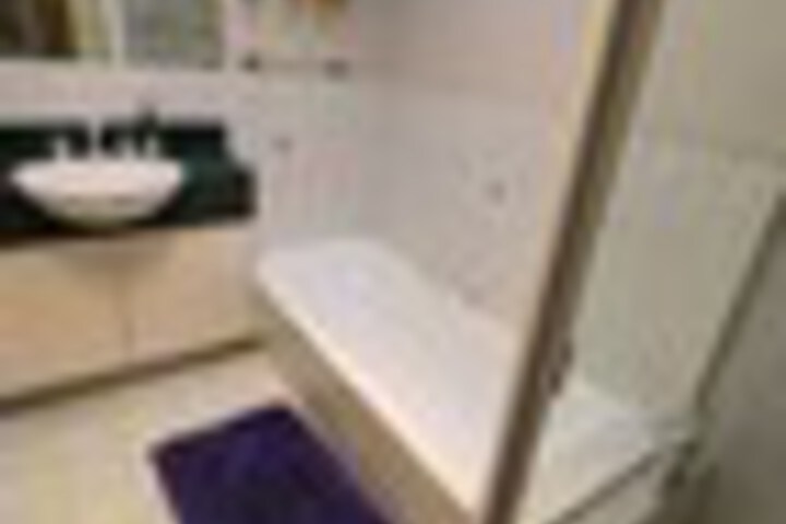 Room 32 of 48