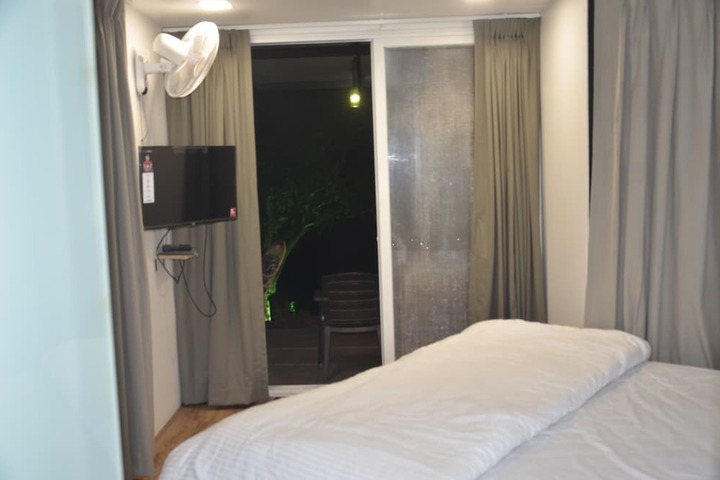 Room 7 of 28