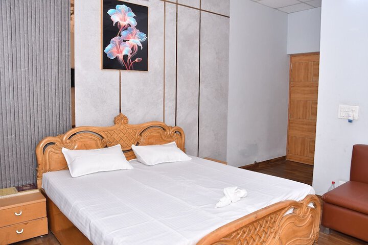 Room 8 of 20