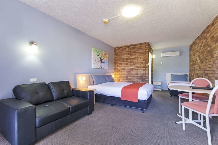 Room 11 of 42