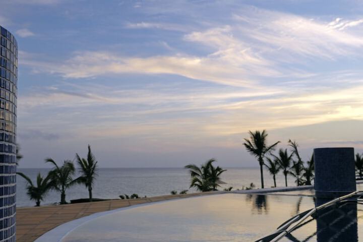 Pools & Facilities