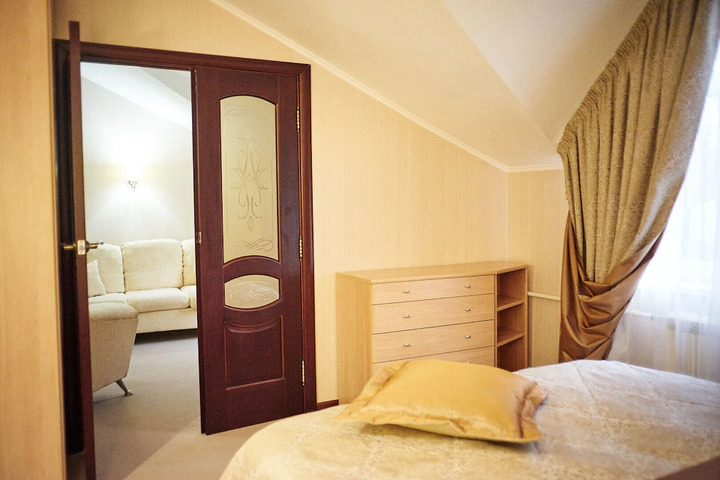 Room 9 of 9