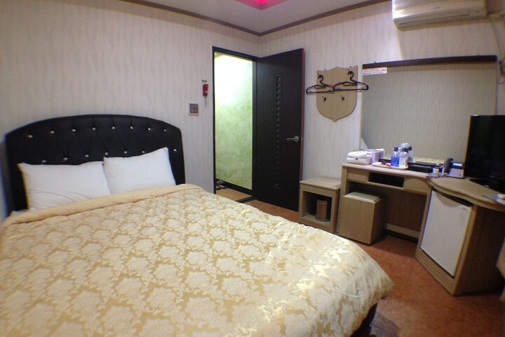 Room 11 of 31