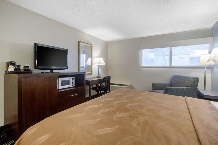 1 King Bed (7 of 21)