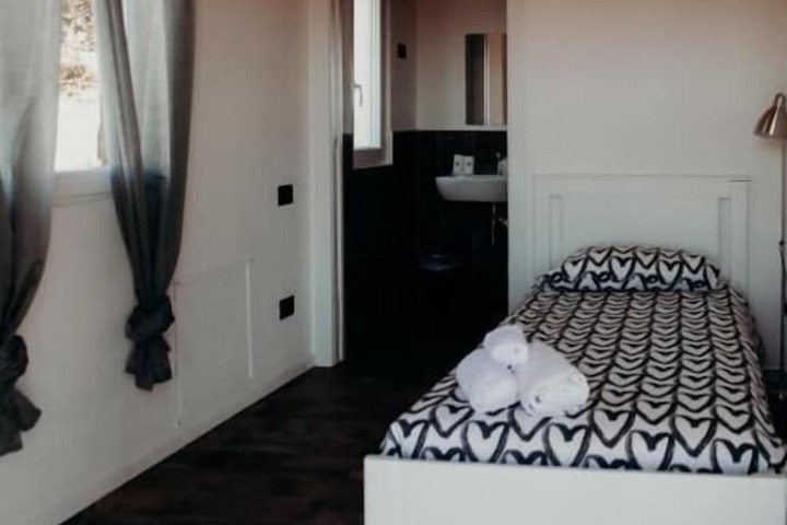 Room 2 of 46