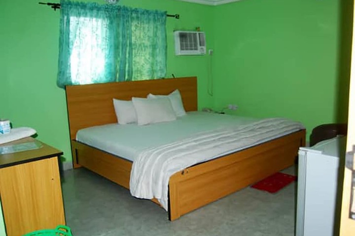 Room 8 of 16