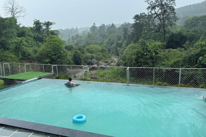 Pool 30 of 52