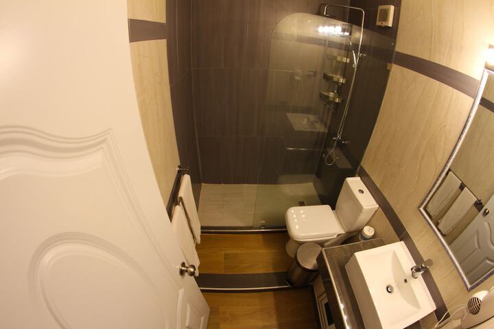 Room 28 of 58