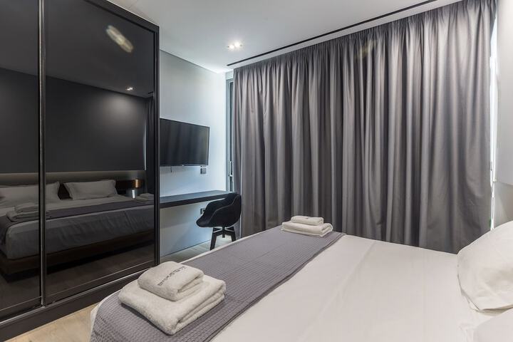 Room 30 of 182