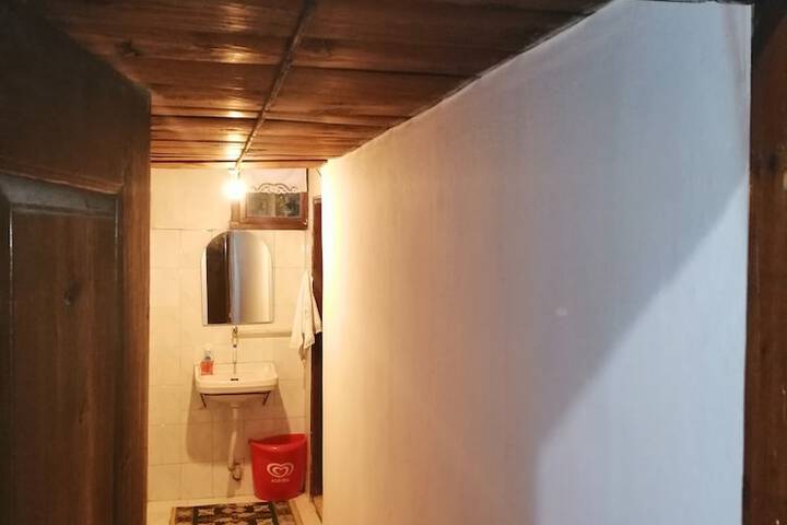 Room 35 of 65