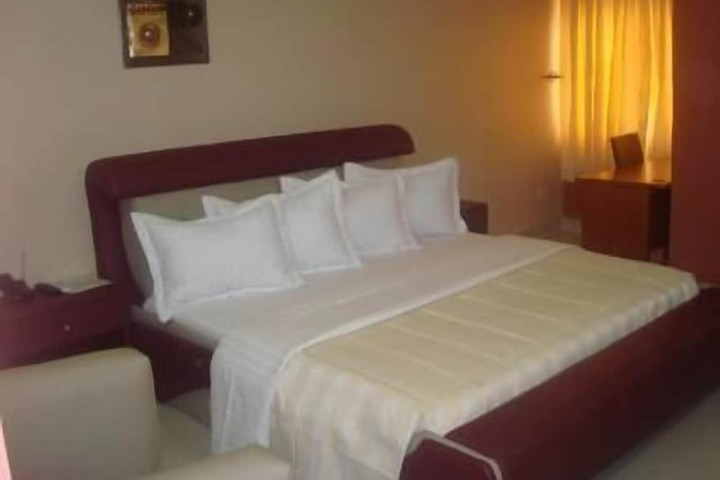 Room 13 of 16