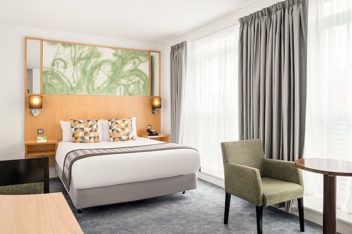 Room 28 of 115
