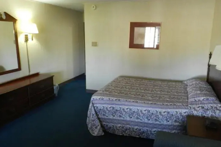 Room 2 of 9