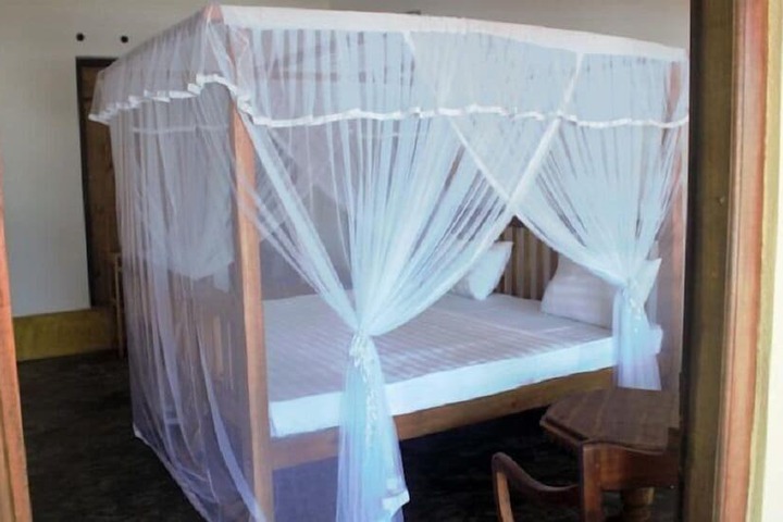 Room 4 of 12