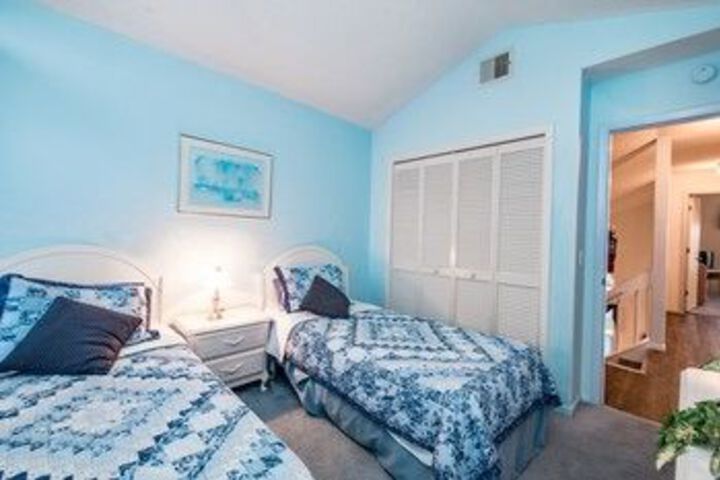 Room 10 of 25