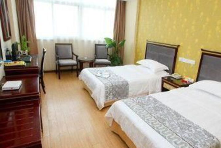 Room 2 of 18