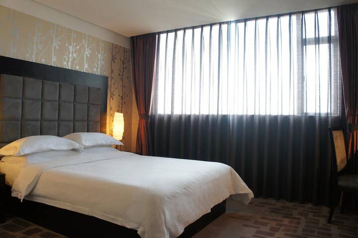 Room 12 of 18