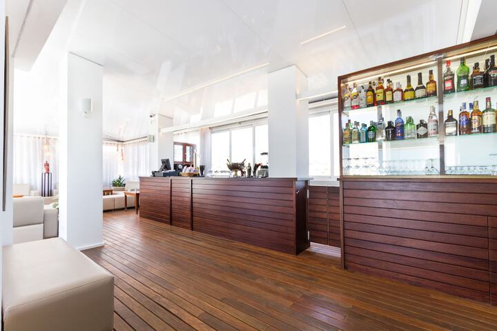 Lounge 67 of 73
