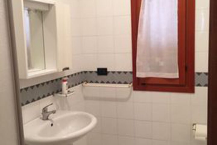 Room 9 of 20