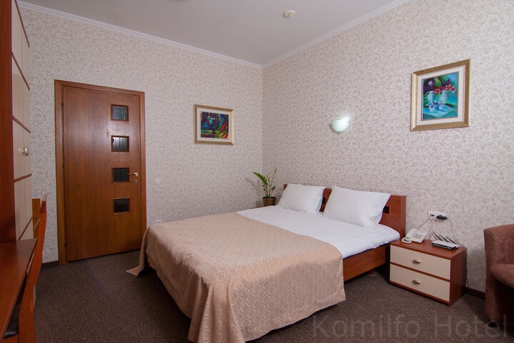 Room 27 of 81