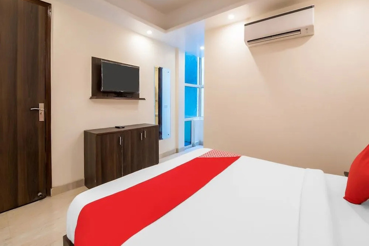 Room 4 of 13