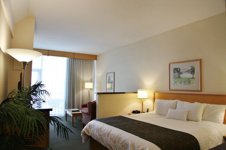 Room 3 of 76