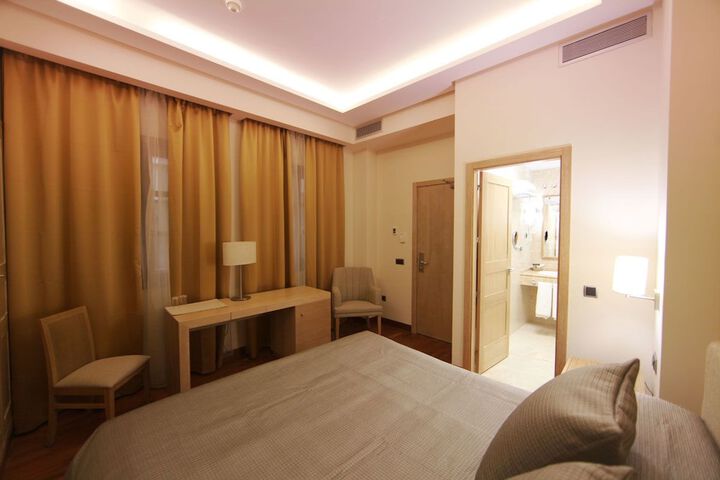 Room 6 of 46
