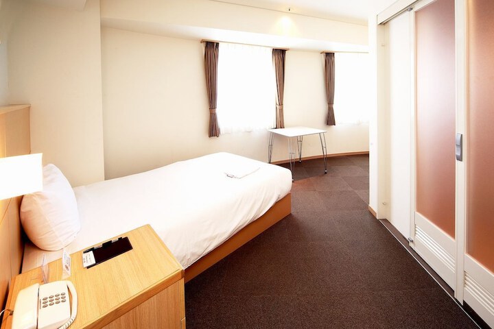 Room 12 of 40