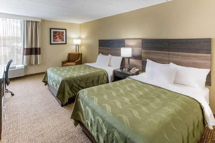 1 Queen Bed (14 of 17)