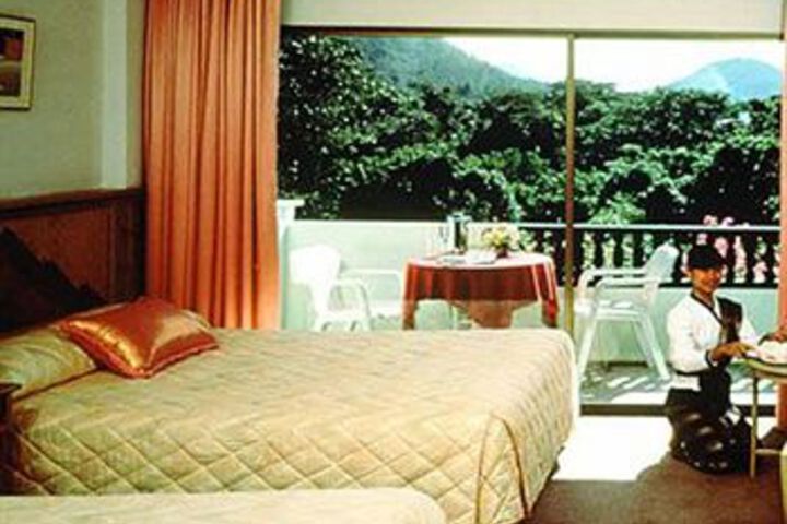 Room 4 of 6