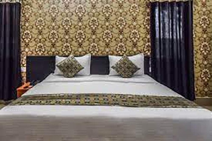 Room 7 of 19