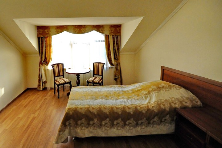 Room 27 of 40