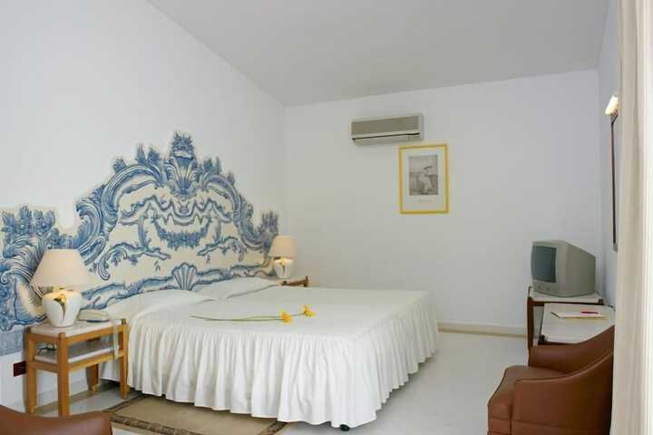 Room 8 of 65