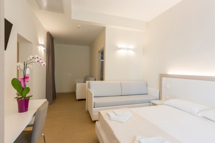 Room 10 of 39