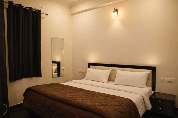 Room 3 of 16