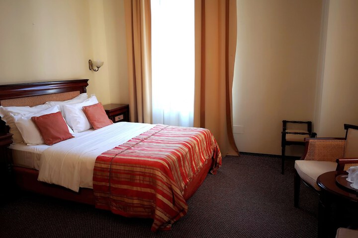 Room 8 of 50