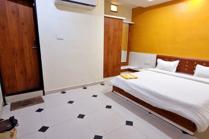 Room 2 of 19