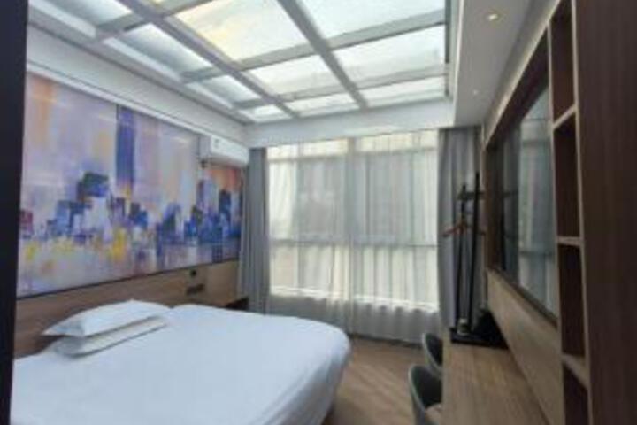 Room 5 of 7