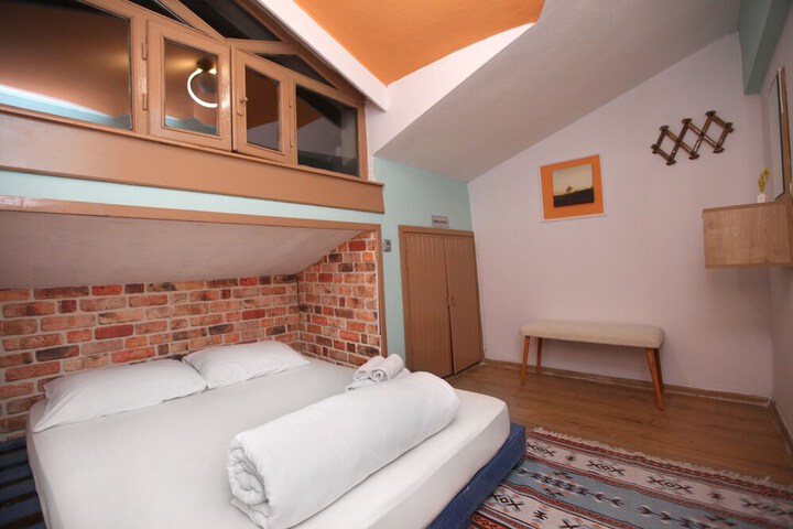 Room 8 of 39