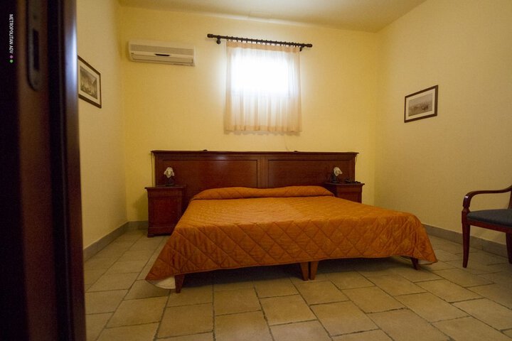 Room 9 of 68