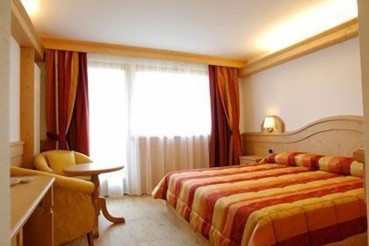 Room 5 of 34