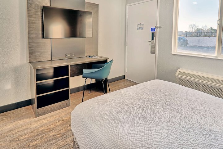 Room 3 of 32