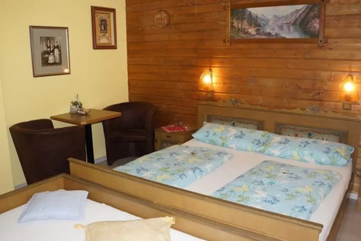 Room 2 of 6