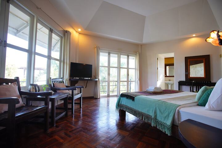 Room 4 of 105