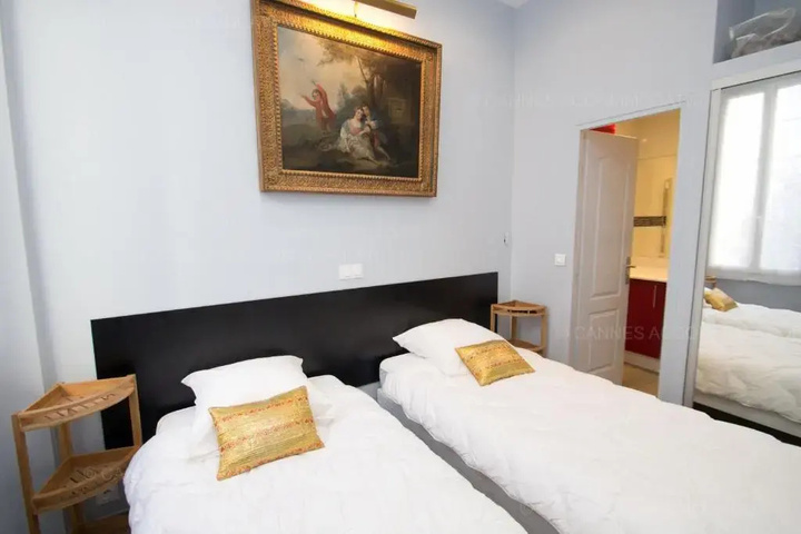 Room 2 of 3