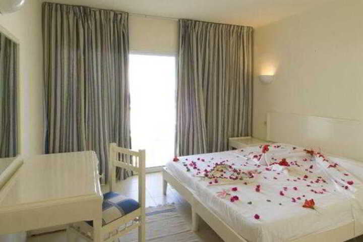 Room 7 of 8
